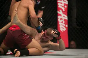 Jake Matthews vs. Li Jingliang