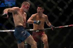 Jake Matthews vs. Li Jingliang