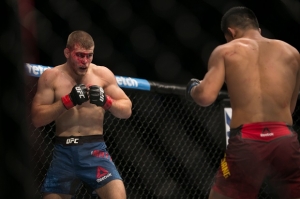 Jake Matthews vs. Li Jingliang