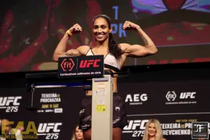 Taila Santos weighs in for UFC 275